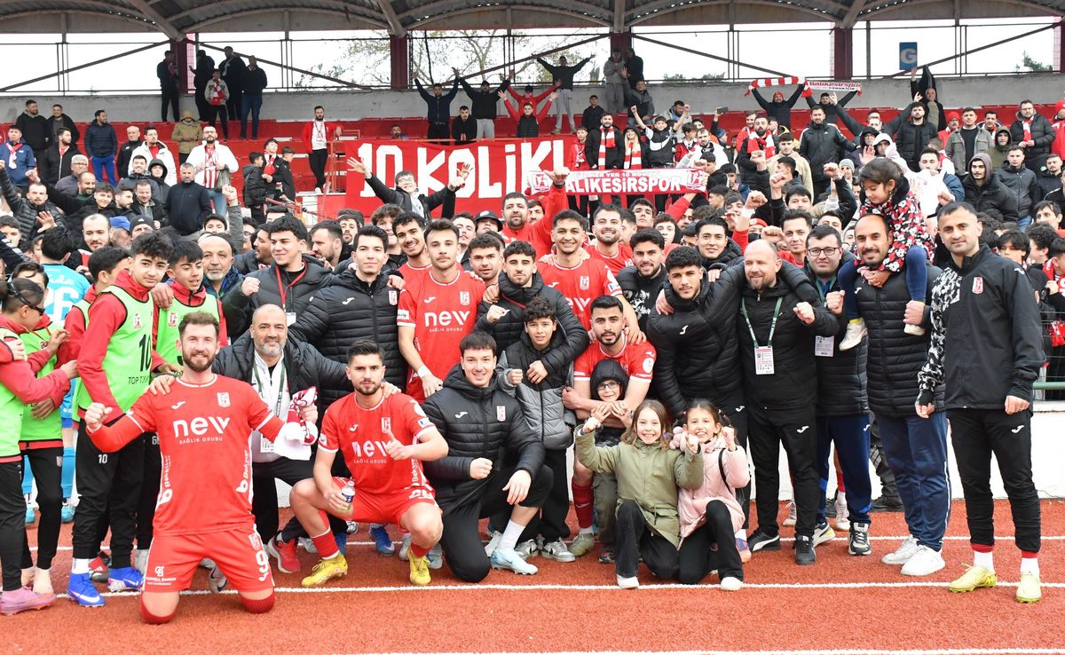 Balıkesirspor, Altay'ı 3-0 mağlup ederek Play-Off hattındaki yerini korudu
