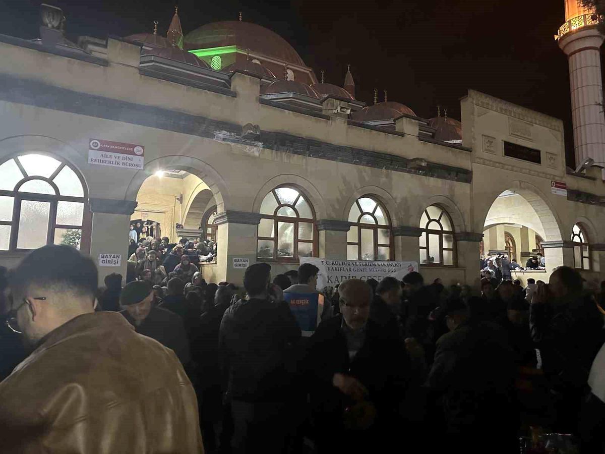 Çankırı'da camiler Kadir Gecesi'nde doldu taştı