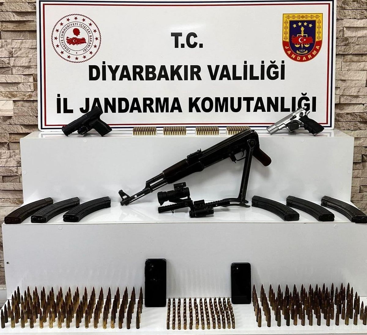 Diyarbakır'da silah kaçakçılığı operasyonu