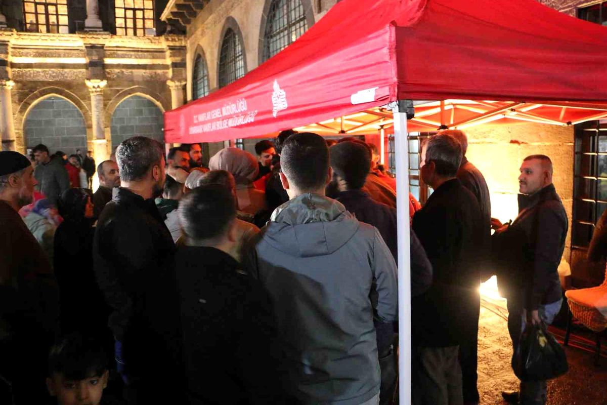 Diyarbakır Ulu Cami'de Kadir Gecesi idrak edildi