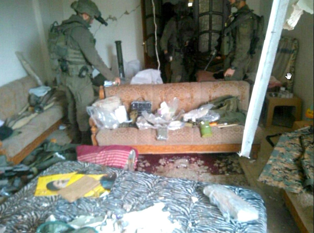 İsrail, Lübnan'da Hizbullah'a ait silah deposunu vurdu: 2 ölü