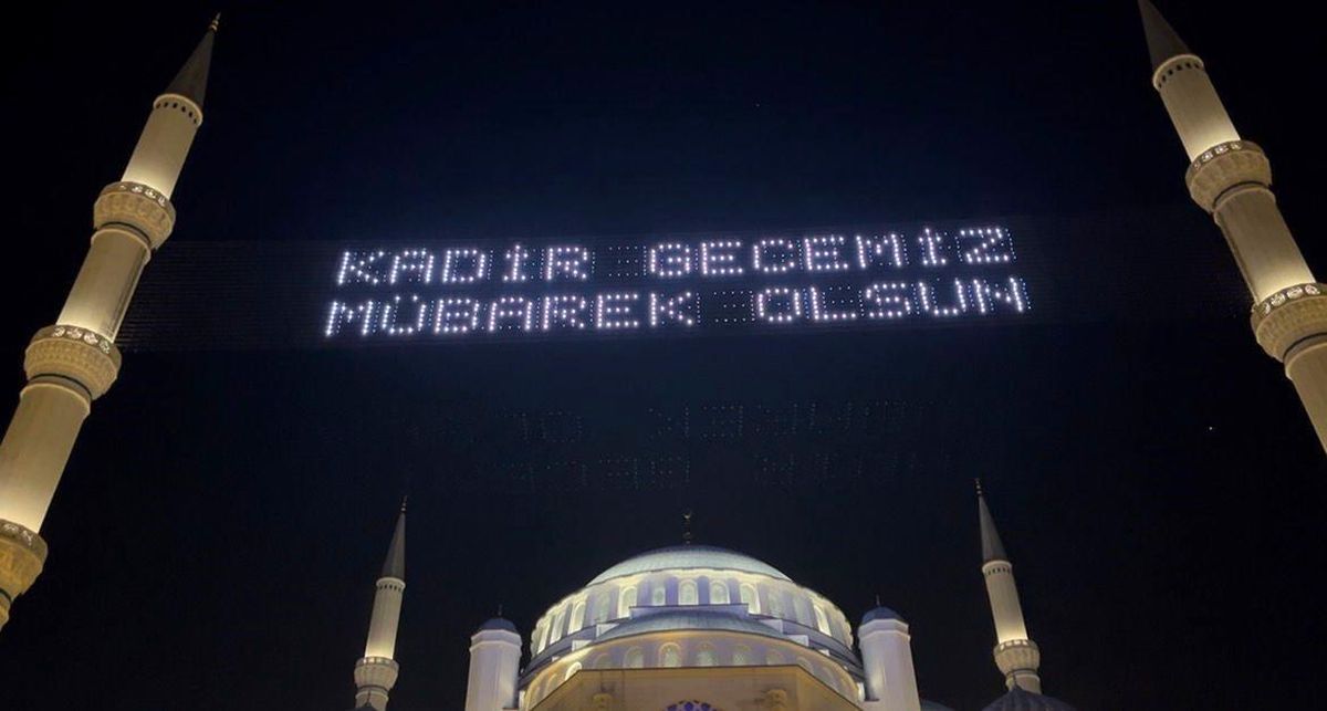 Kadir Gecesi Büyük Çamlıca Camii'nde dualarla idrak edildi