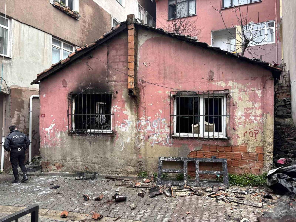 Kağıthane'de gecekondu alevlere teslim oldu: 1 ölü