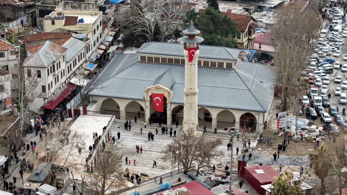 Kahramanmaraş'ta 572 yıllık Ulu Camii Kadir Gecesi'nde ibadete açıldı