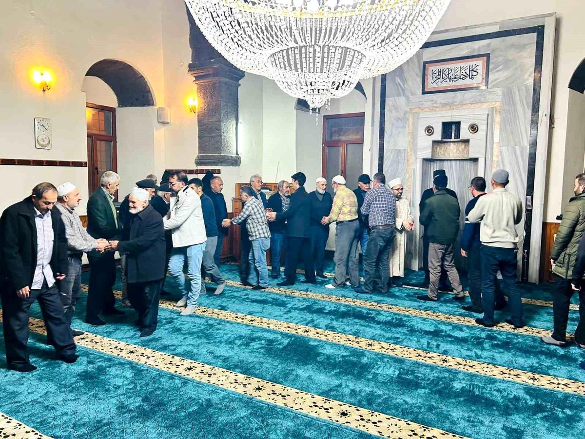 Kayseri'de Kadir Gecesi dualarla idrak edildi