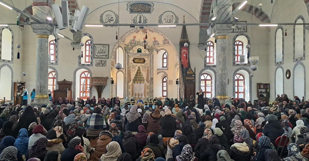 Kütahya'da bayanlara özel Kadir Gecesi programı