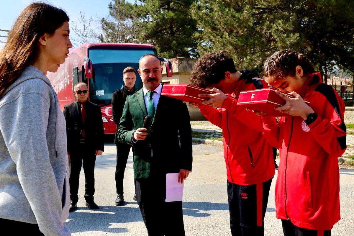 Bilecikli Sporcular, Çanakkale'den Gelen Kutsal Emanetleri Teslim Aldı
