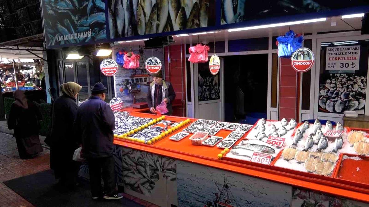 Ramazan'ın son günlerinde balığa ilgi azaldı, fiyatlar düştü