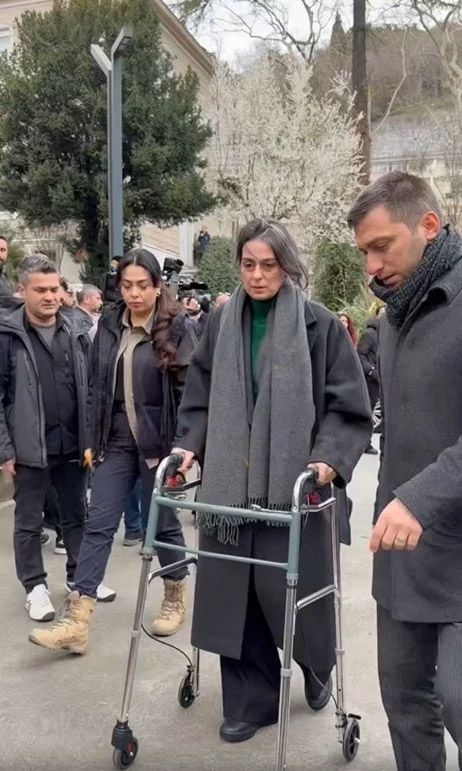 Sinem Dedetaş hasta mı, Sinem Dedetaş neden yürüteçle yürüyor? Sinem Dedetaş hasta mı, Sinem Dedetaş neden yürüteçle yürüyor?