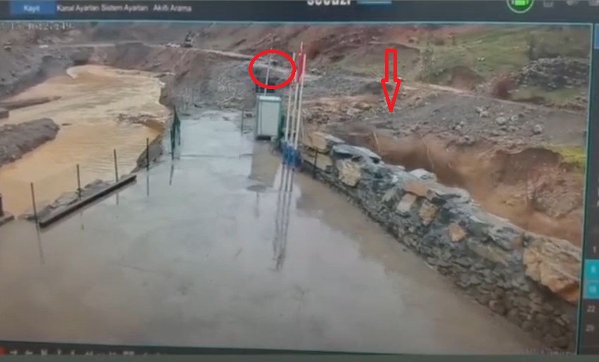 Şırnak'ta selden kaçış kamerada