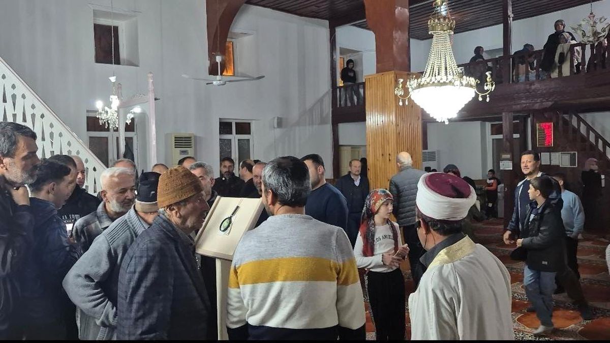 Anamur'da Kadir Gecesinde Sakal-ı Şerif ziyarete açıldı