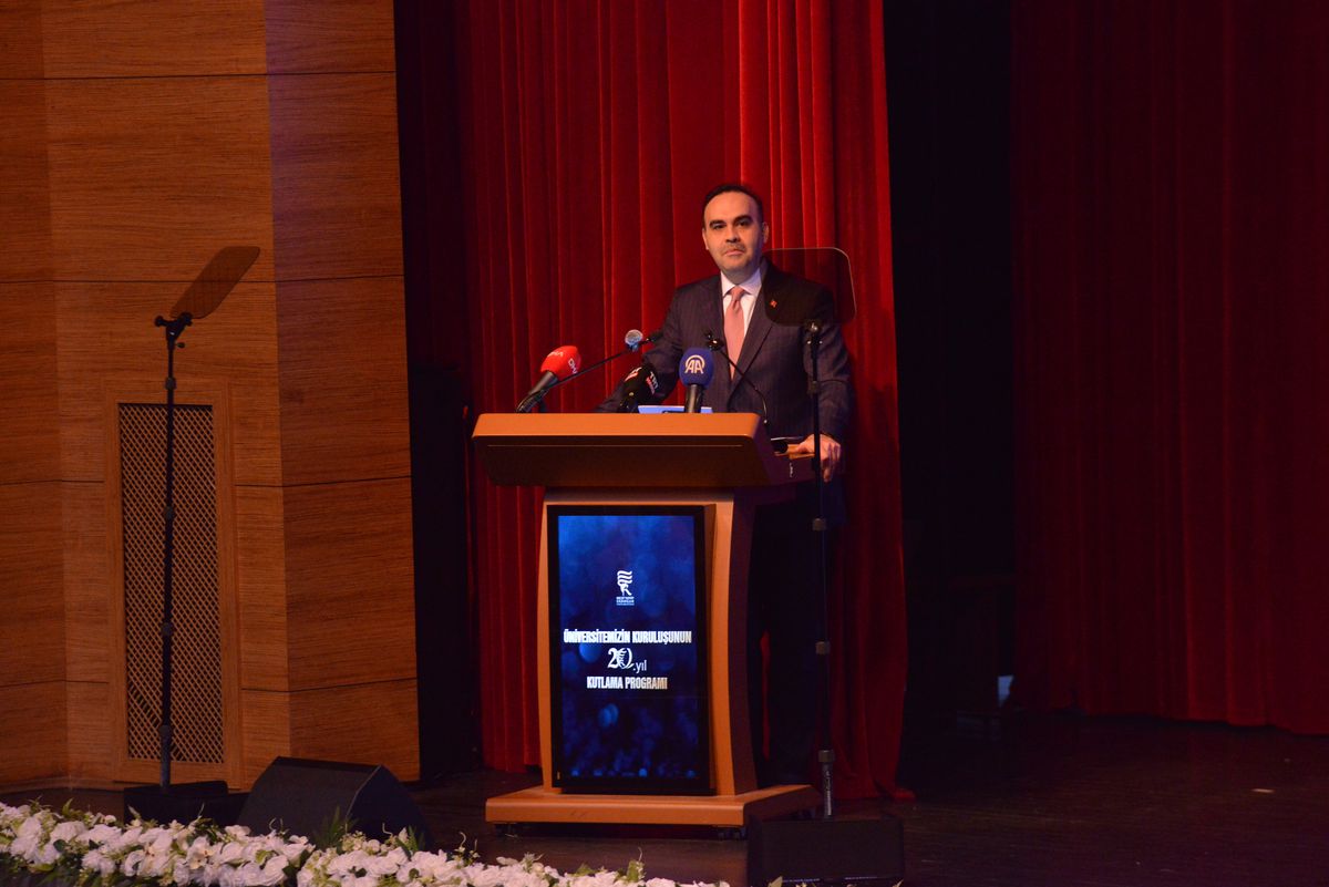 Bakan Kacır: Bizden neyi esirgiyorlarsa daha iyisini yerli ve milli olarak üretiyoruz