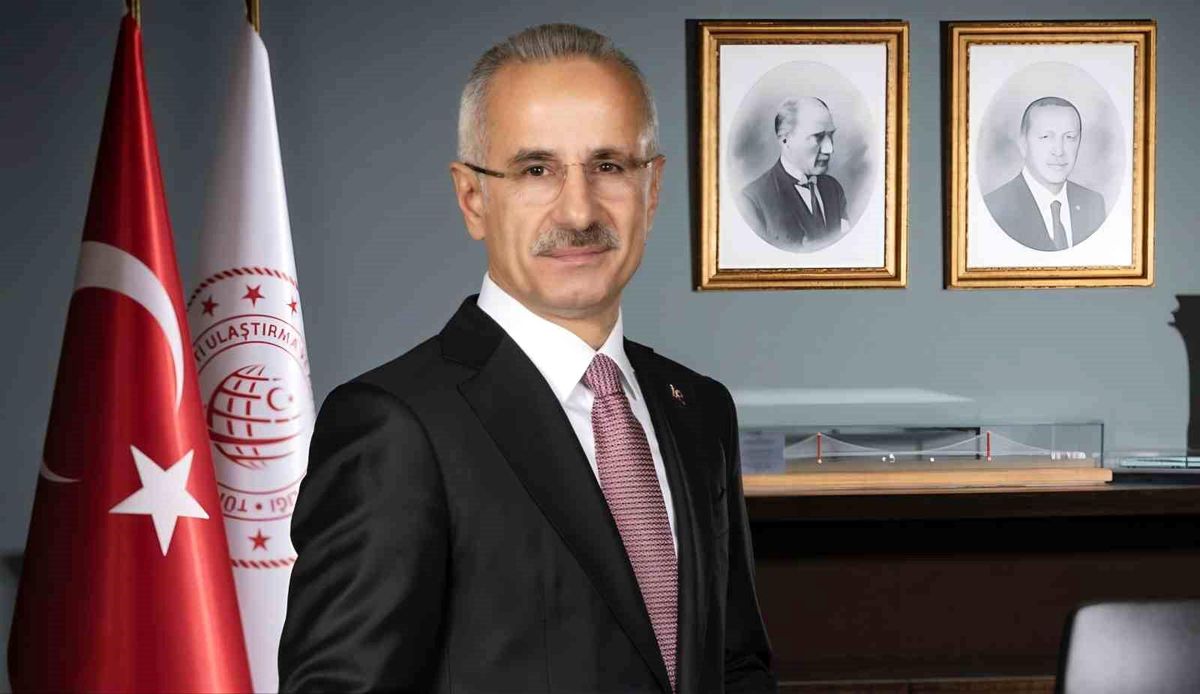 Bakan Uraloğlu: "Biletli yolcu taşımacılığı yapan otobüs firmalarının turizm amaçlı yetkilendirilmiş araçl...
