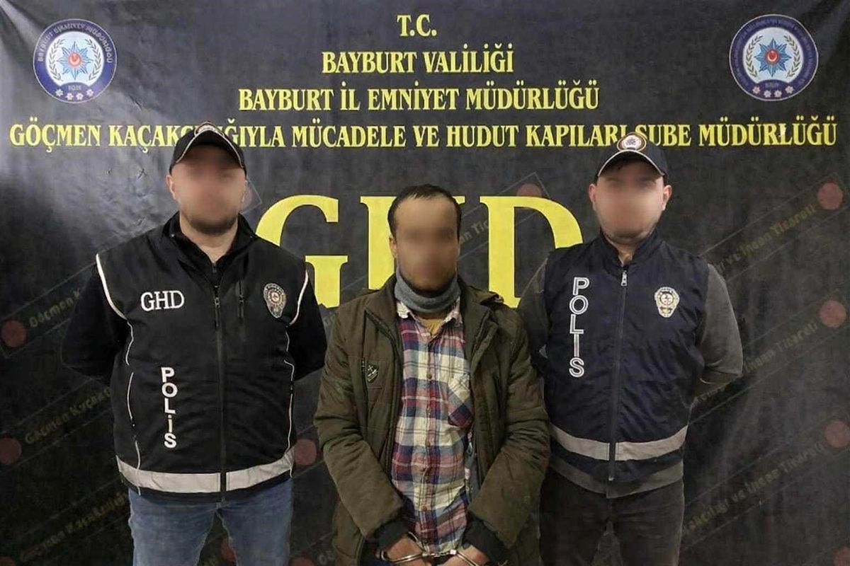 Bayburt'ta göçmen kaçakçılığı operasyonunda 5 düzensiz göçmen ile 5 şüpheli yakalandı