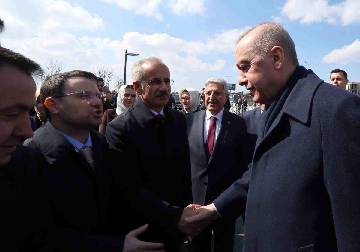 Cumhurbaşkanı Erdoğan: 'Birileri bizi ruh köklerimizden koparmak istese de milli ve manevi kimliğimize sahip çıkmaya devam edeceğiz'
