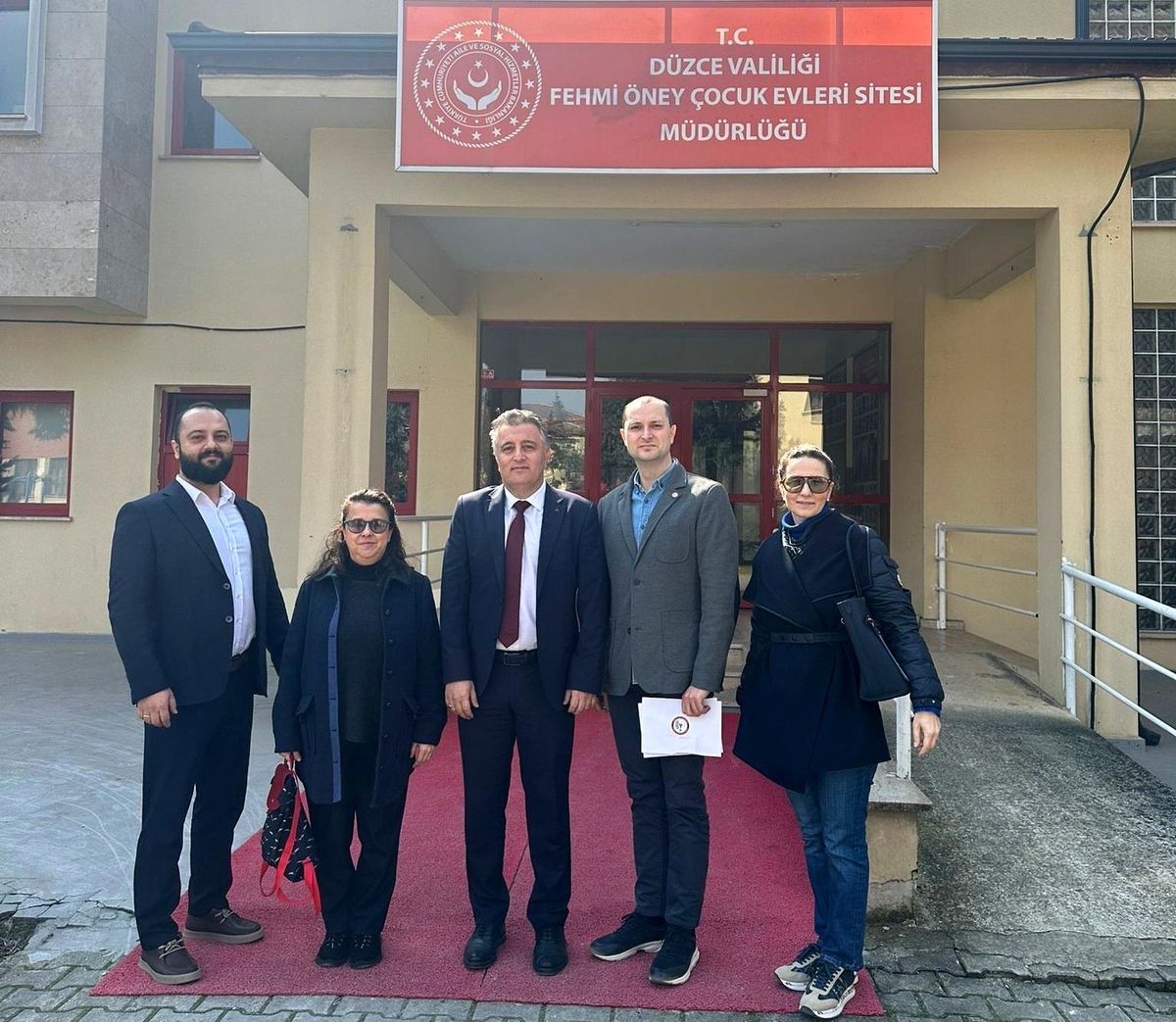 Eczacılardan Sevgi Evi'ne bayram desteği