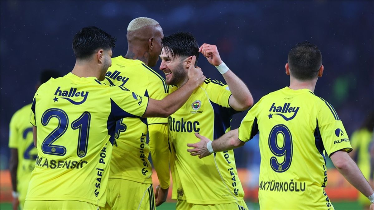 Fenerbahçe'de sarı kart sınırındaki oyuncular! Beşiktaş maçı öncesi kimler kart sınırında?