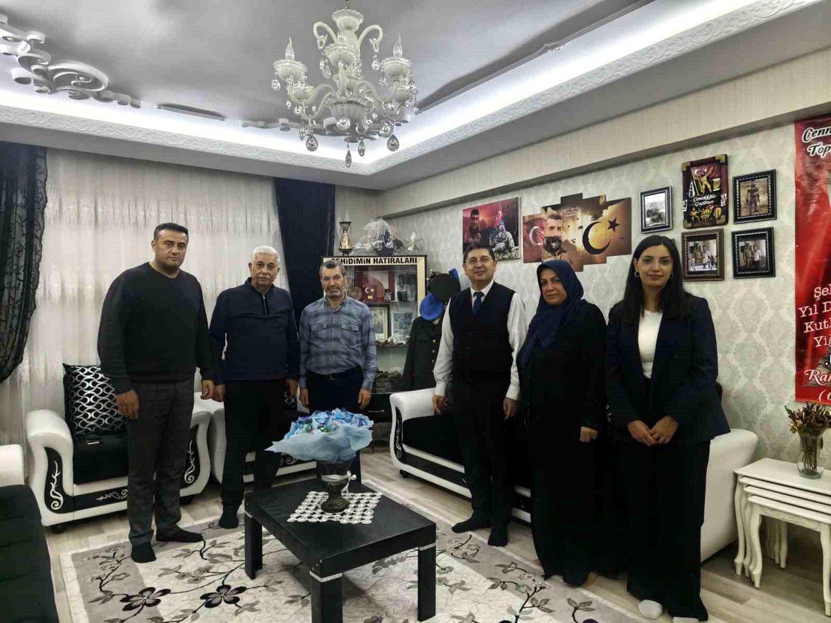 Gazetecilerden şehit ailesine anlamlı ziyaret