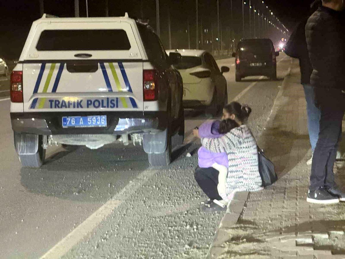 Iğdır'da otomobil sulama kanalına uçtu: Sürücü, kızı ve torunu son anda kurtuldu