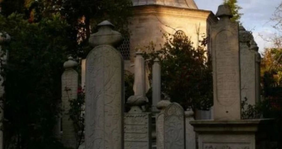 İlber Ortaylı'nın mezarı nerede? Fatih Camii Haziresinde kimlerin mezarı var?