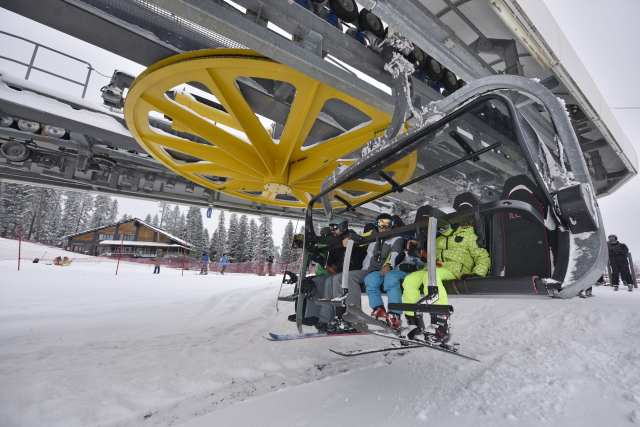 ilgaz dagi bayram tatilinde kayak severleri 19666534 9836 m
