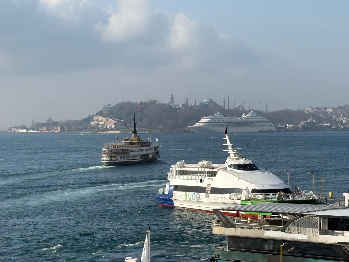İstanbul Boğazı gemi trafiği çift yönlü askıya alındı
