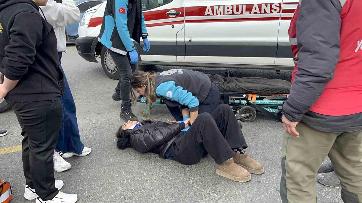 Menteşe'de yarım saat arayla iki motosiklet kazası: 3 yaralı