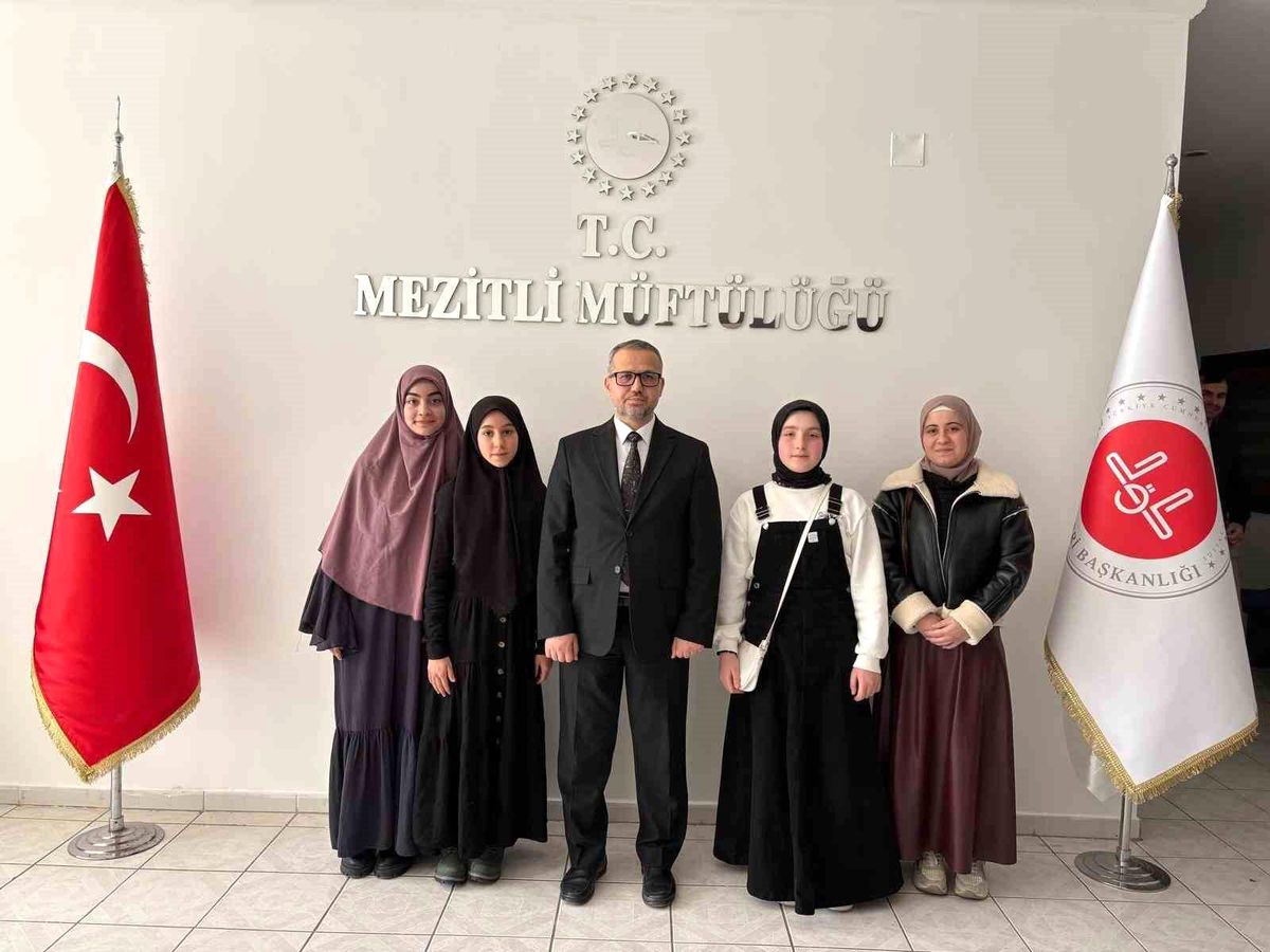 Mersin'de 6 ayda hafız olan 4 öğrenci altınla ödüllendirildi