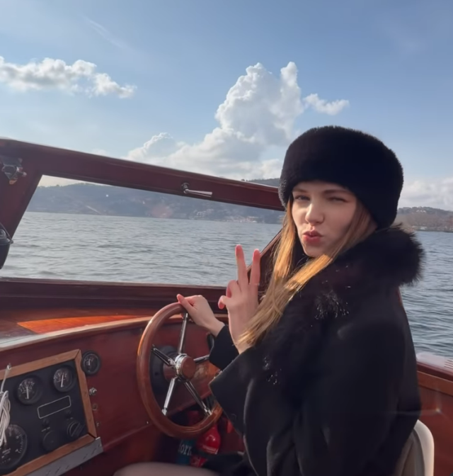 milli yildizimizin model sevgilisine begeni 19664861 5361 m
