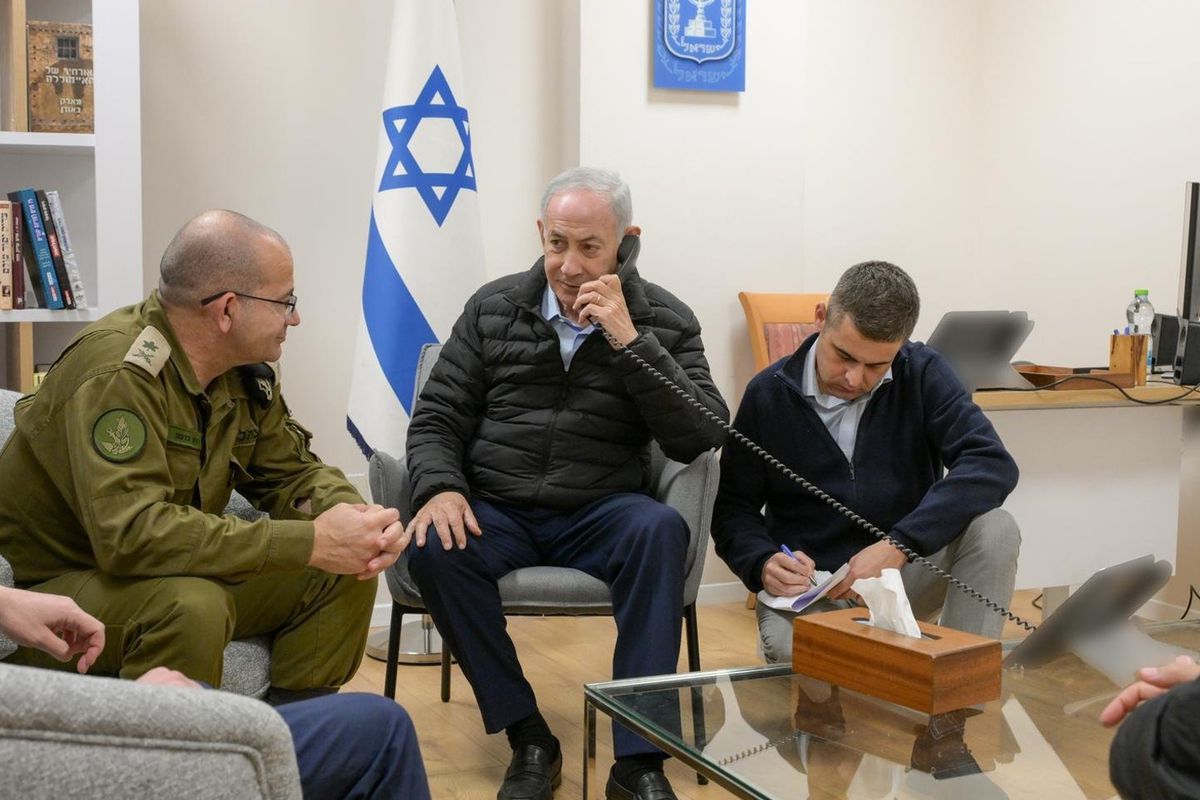 Netanyahu'nun harekat fotoğrafı tartışma tarattı