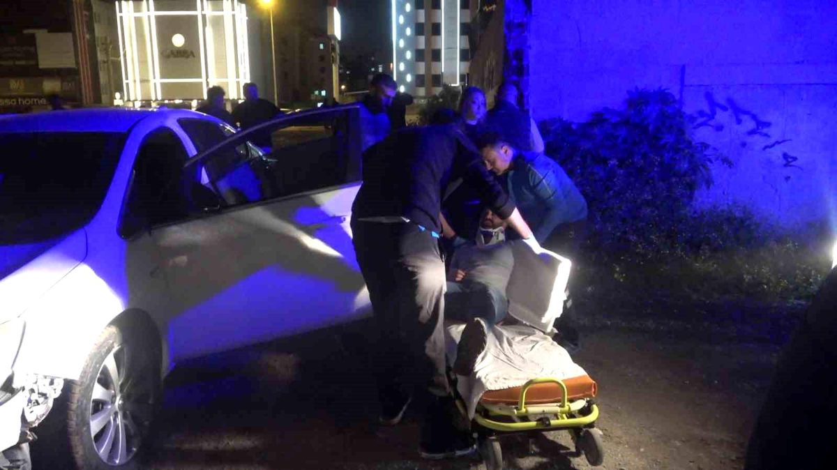 Seyir halindeyken kriz geçirip bayıldı, faciadan dönüldü: 2 yaralı