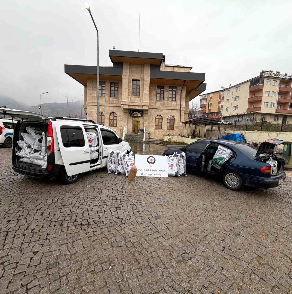 Sivas'ta 1 ton 9 kilogram tütün ele geçirildi