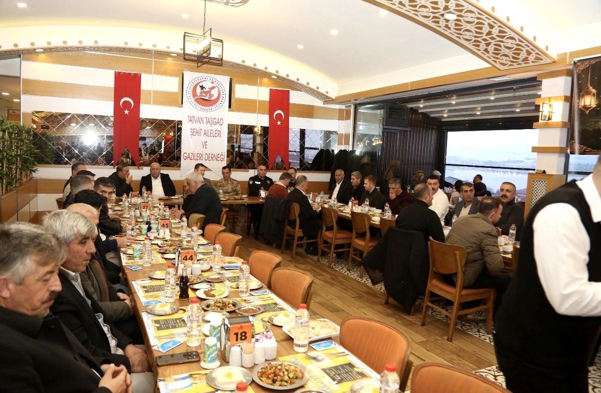 Tatvan'da şehit ve gazi aileleri onuruna iftar programı düzenlendi
