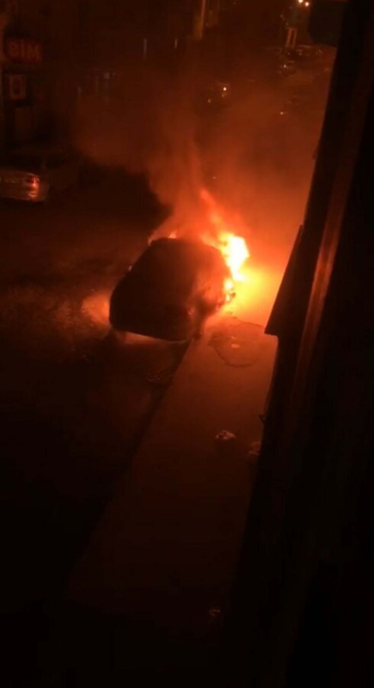 Trafik cezası yazan polisin otomobili kundaklandı davasında cezalar düştü