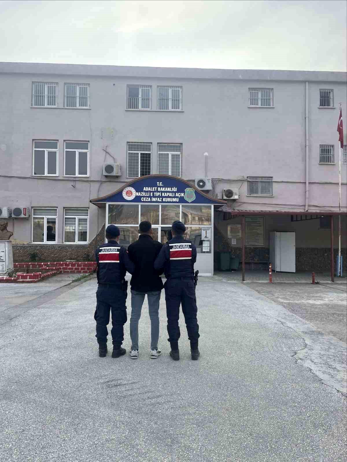 Uyuşturucu ticaretinden aranıyordu, Nazilli'de yakalandı