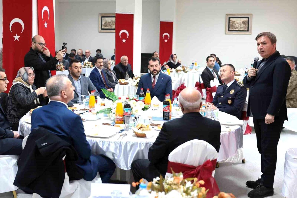 Vali Aydoğdu, Erzincan'da şehit aileleri ve gazilerle iftarda buluştu
