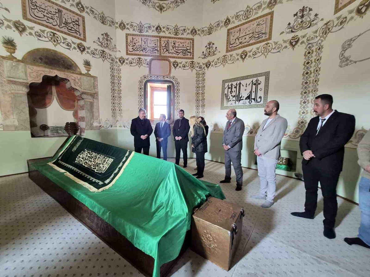 Vali Erdinç Yılmaz Seyitgazi'de tarihi mekanları yerinde inceledi