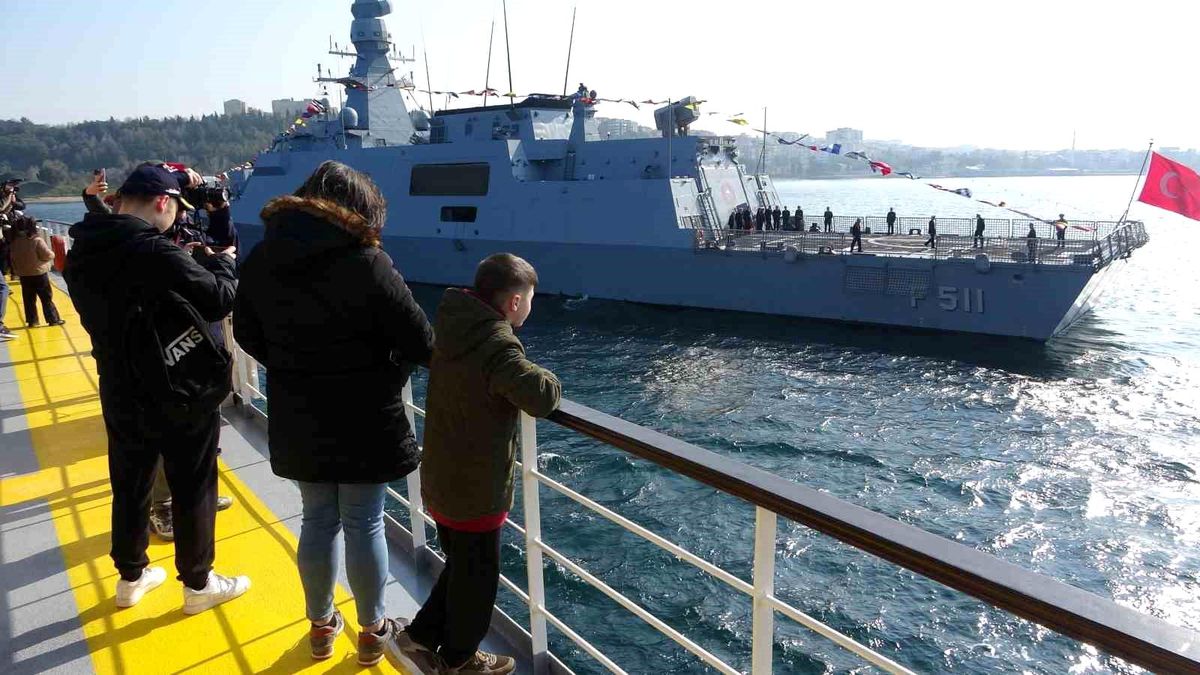 Ziyarete açılan TCG Heybeliada misafirlerini mest etti