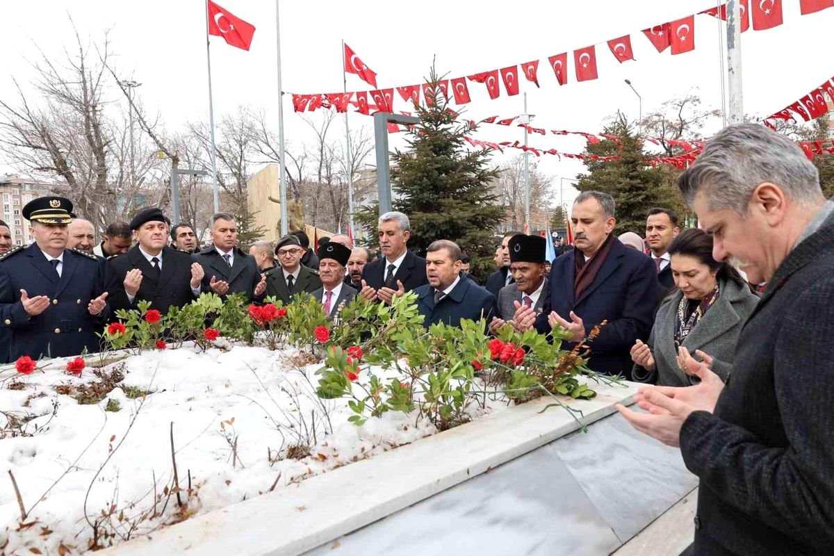 Ağrı'da Çanakkale Zaferi'nin 111. yılı törenlerle anıldı