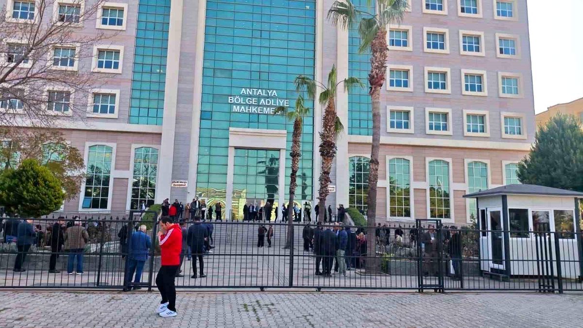 Antalya Büyükşehir Belediyesi soruşturması davasında tutuklu sanıklardan 3'üne tahliye
