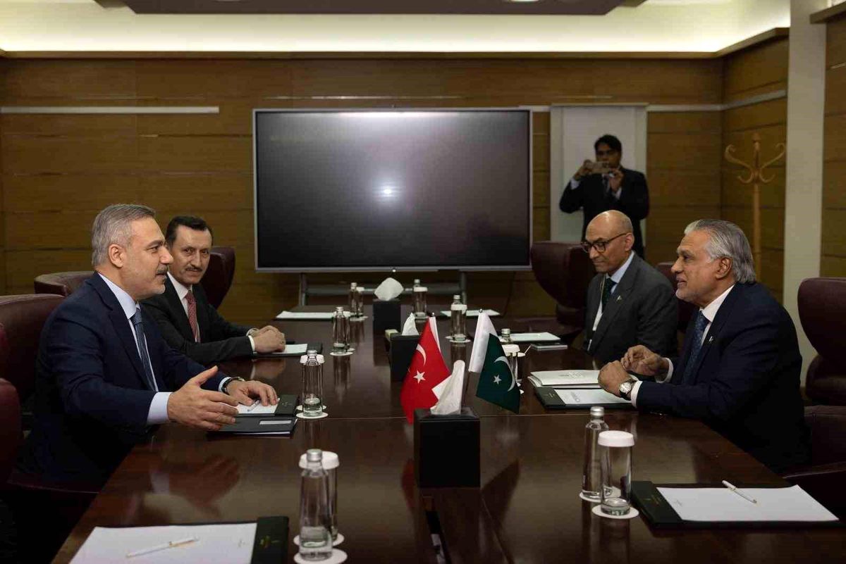 Bakan Fidan, Azerbaycanlı ve Pakistanlı mevkidaşlarıyla görüştü