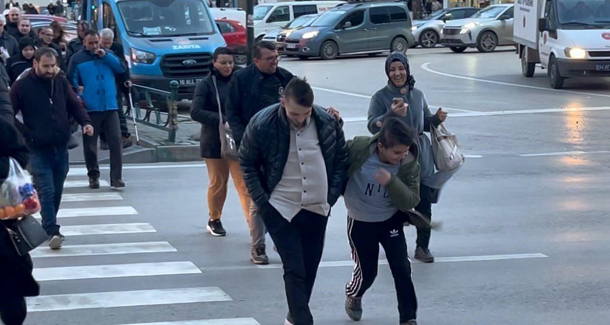 Bursa'da fırtına uyarısı.. Vatandaşlara "tedbirli olun" çağrısı