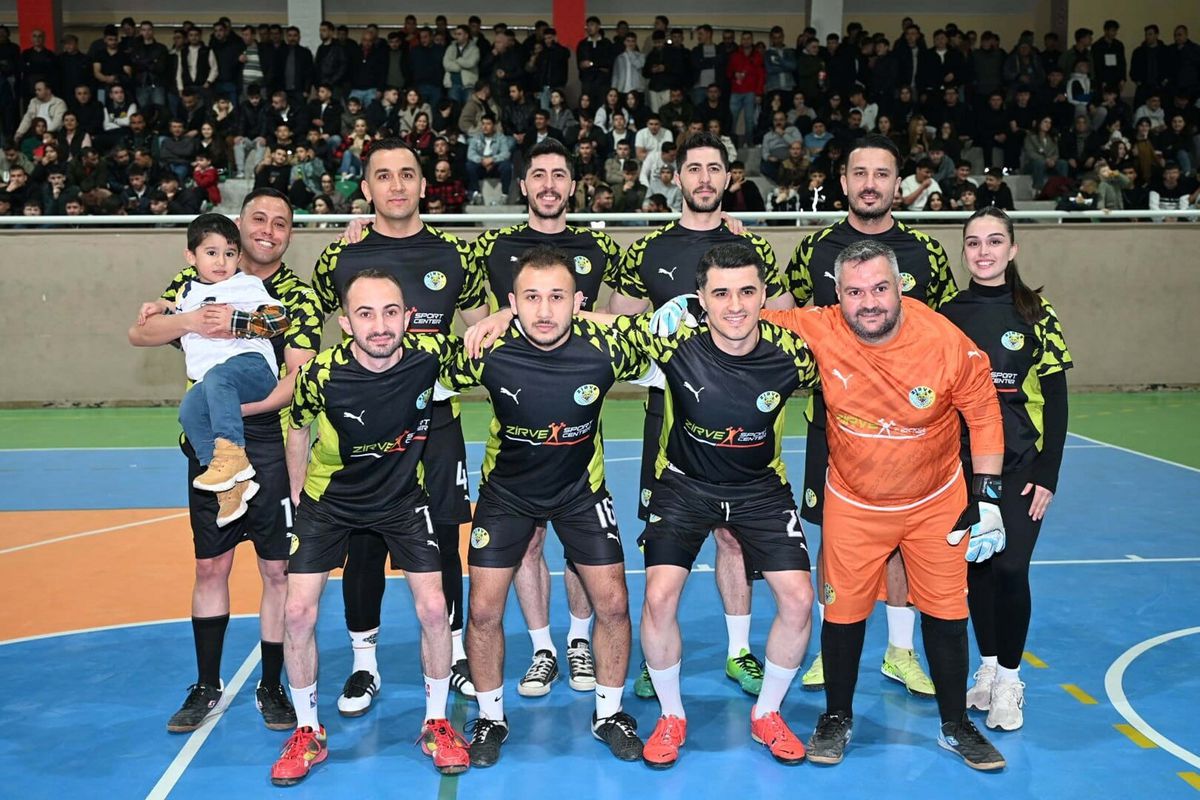 Demirci'de Rahmi Kerem için düzenlenen futsal turnuvasında 196 bin 970 TL bağış toplandı