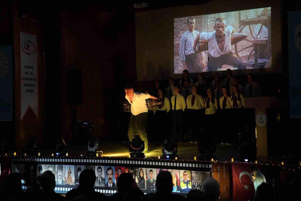 Edirneli öğrencilerin 18 Mart gösterileri duygulandırdı