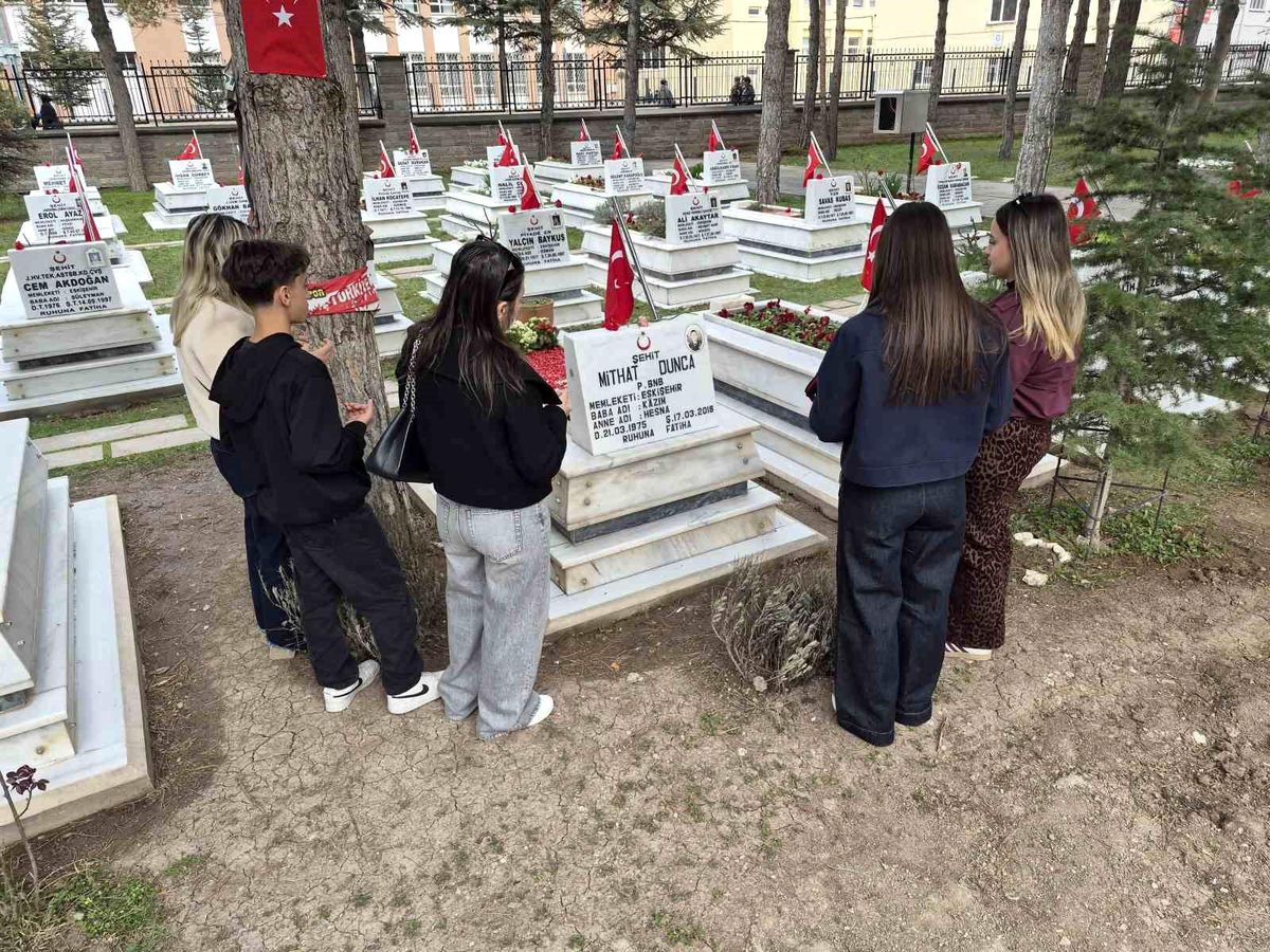 Eskişehir'de Şehitlere Anma Ziyareti