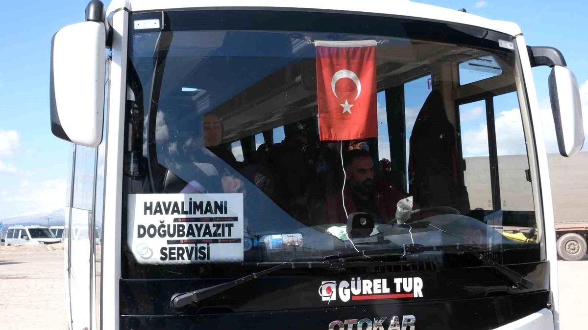 İran Kadın Milli Takımı Gürbulak Sınır Kapısı'ndan ülkelerine geçti