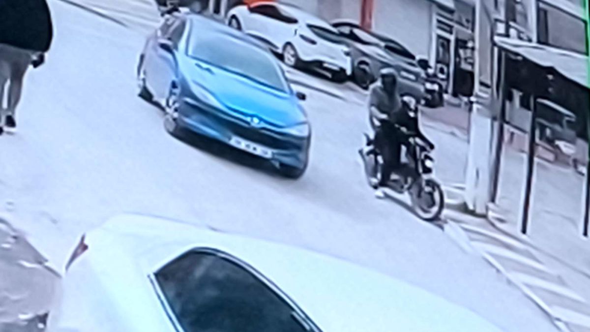 İzmir'deki silahlı kuyumcu soygunu kamerada