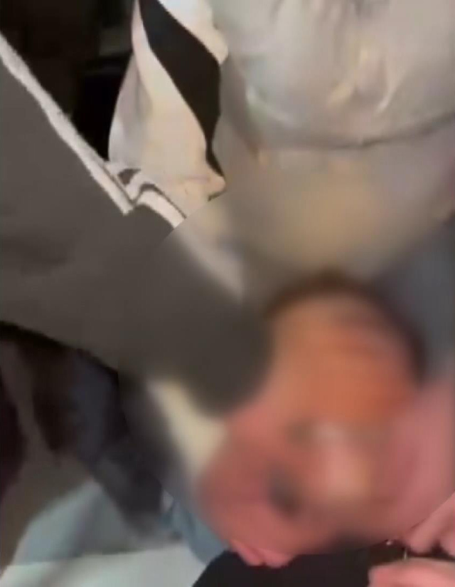 kucuk cocuk marketten aldigi koli bandiyla 19669607 7557 m