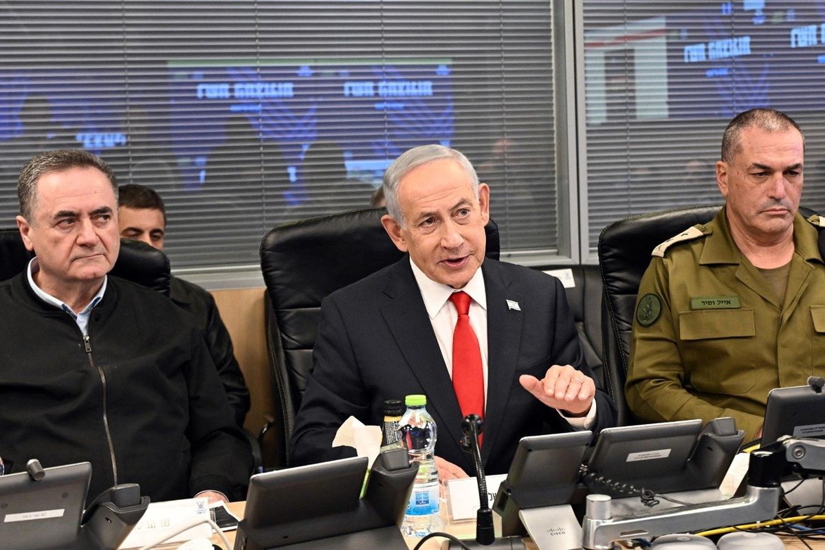 Netanyahu'dan İran'a mesaj: Sizi yukarıdan izliyoruz