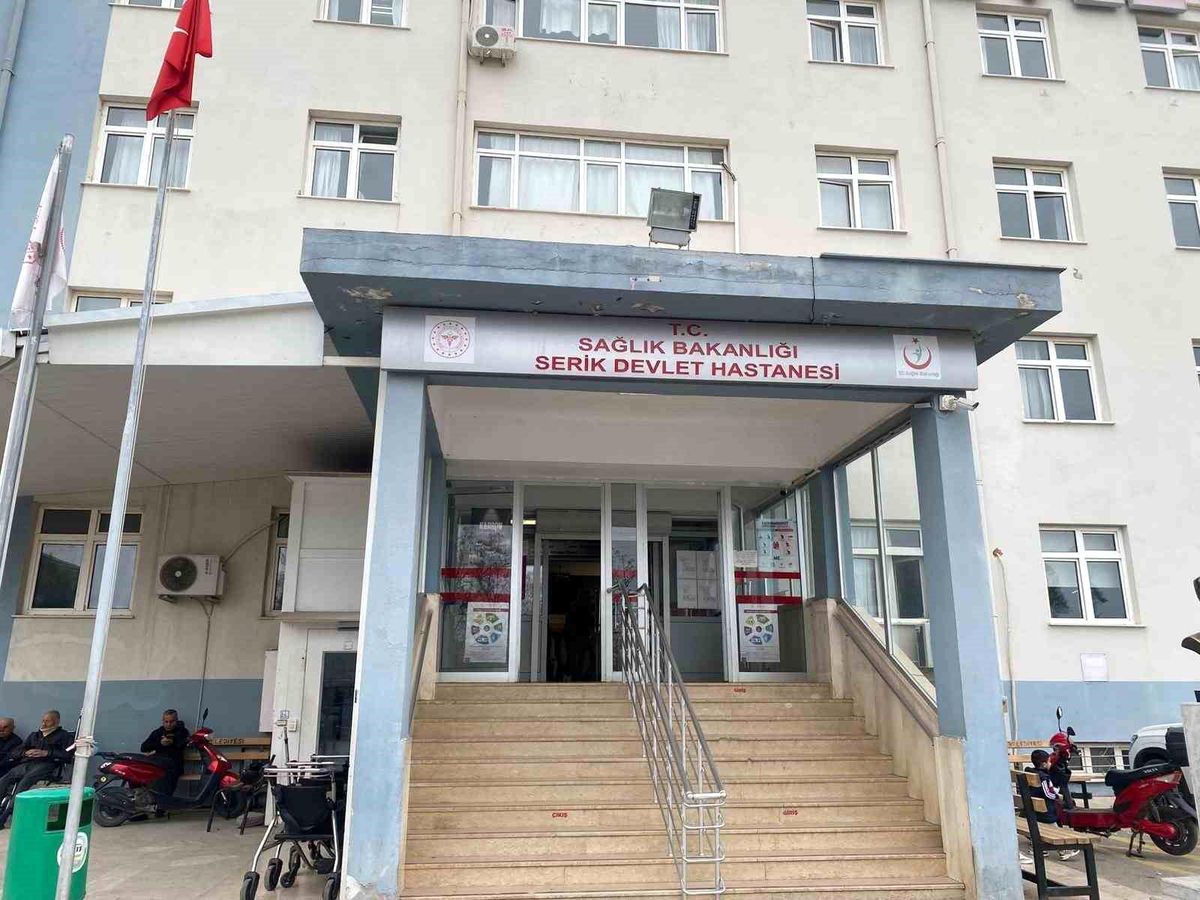 Serik'te sağlık çalışanlarına saldırdıkları iddiasıyla gözaltına alınan anne ve kızları serbest bırakıldı